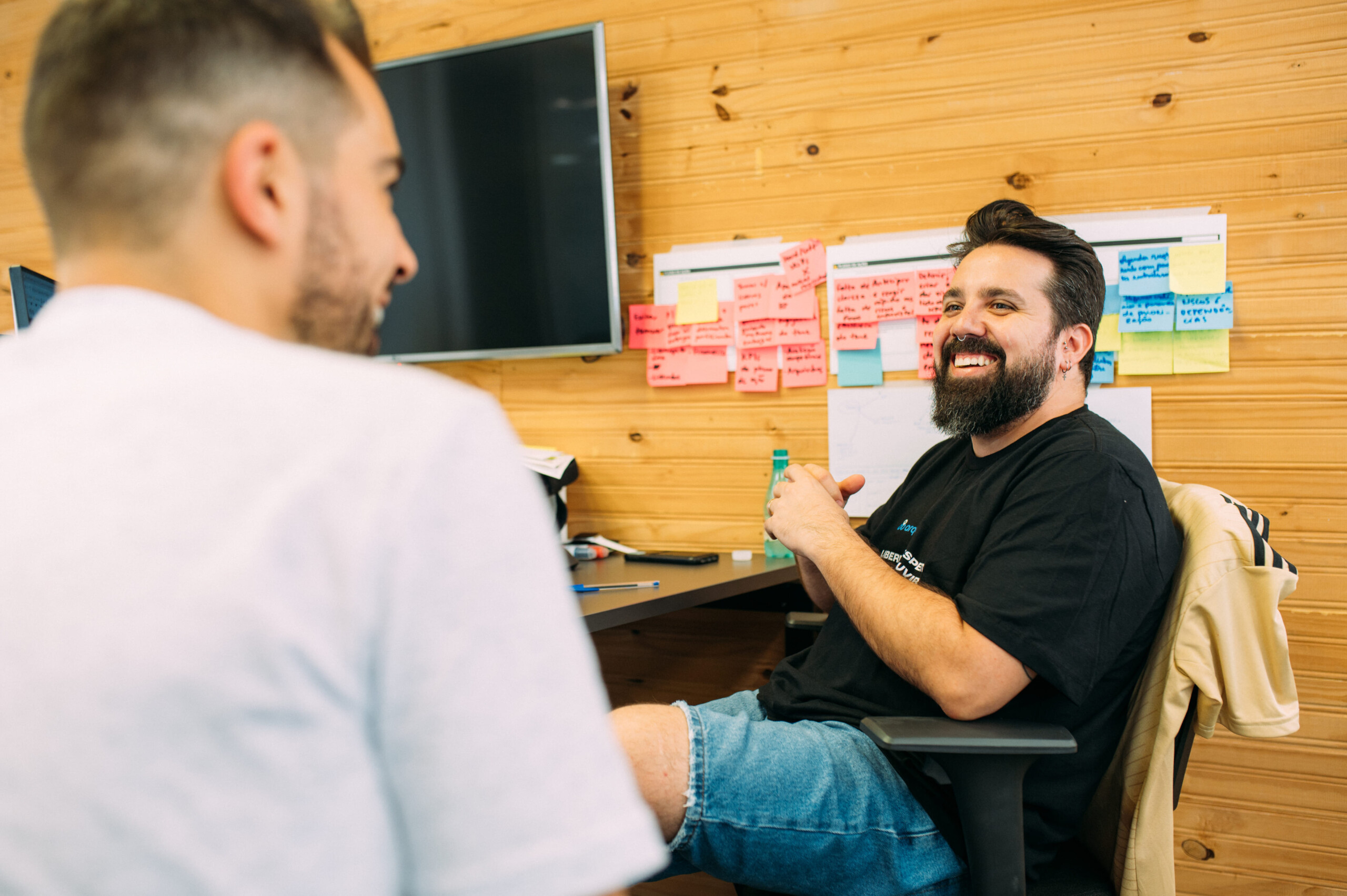 Foto de gamachangers sorrindo no escritório